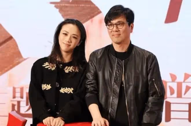 44歲湯唯韓國生活樸素,出行坐地鐵公交,素顏黑瘦氣質全無