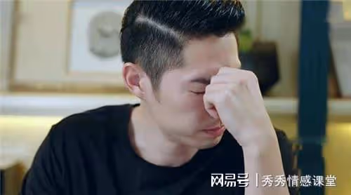 故事:兒媳打聽我收入,本想說二萬,被老伴踩了一腳改說四千