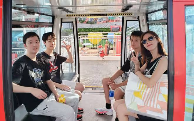 61歲馬景濤疑三婚!倆兒子懶理傳聞陪媽媽旅遊,近照高大又帥氣