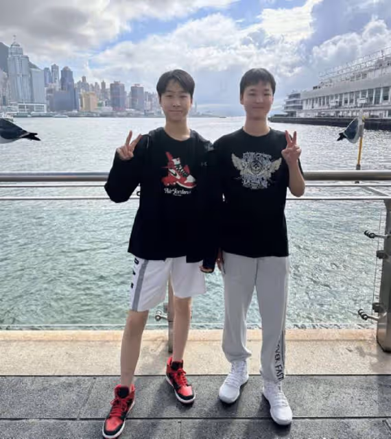 61歲馬景濤疑三婚!倆兒子懶理傳聞陪媽媽旅遊,近照高大又帥氣