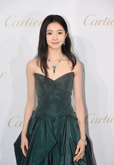 「謀女郎」劉浩存長相太清純,身穿老氣綠裙笑容甜美,看著太美了
