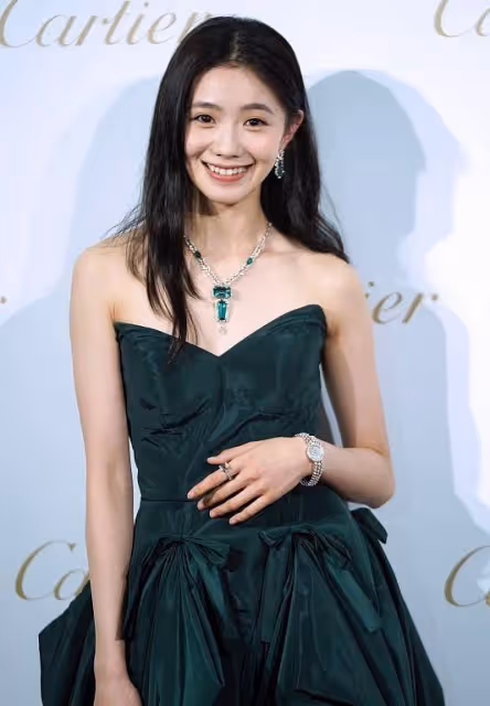 「謀女郎」劉浩存長相太清純,身穿老氣綠裙笑容甜美,看著太美了