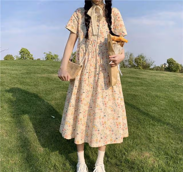 衛衣與裙裝才是春季穿搭YYDS！甜美減齡風照樣出眾，關鍵巨顯氣質