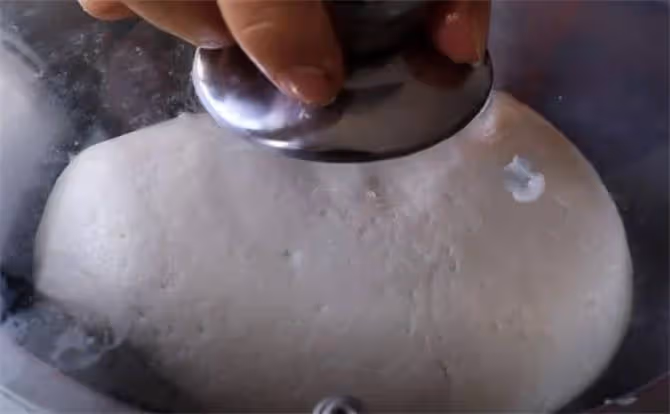 半碗麵粉,半碗糯米粉,教你做香酥小糖糕,金黃酥脆,香甜空心