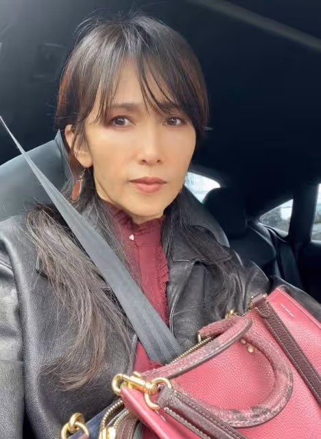 51歲工藤靜香凹陷臉頰變飽滿,有肉感甜美升級,毛衣圖案引爭議