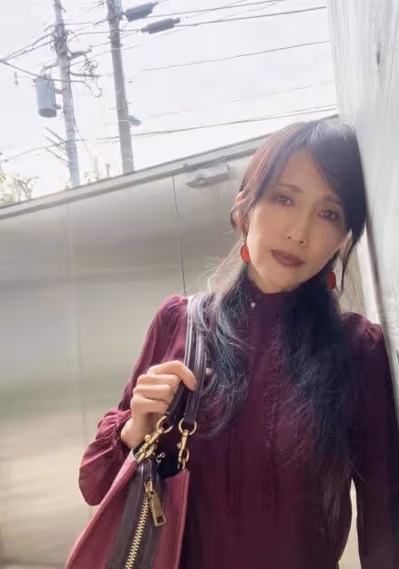 51歲工藤靜香凹陷臉頰變飽滿,有肉感甜美升級,毛衣圖案引爭議