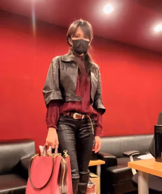 51歲工藤靜香凹陷臉頰變飽滿,有肉感甜美升級,毛衣圖案引爭議