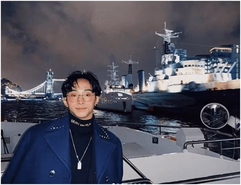 伊能靜兒子剛出道惹爭議,不好好穿褲子還露紋身,多張照片被吐槽