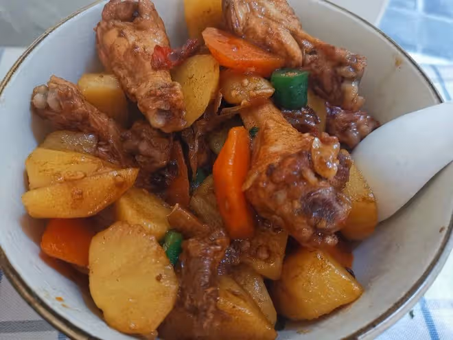 雞翅根燉土豆