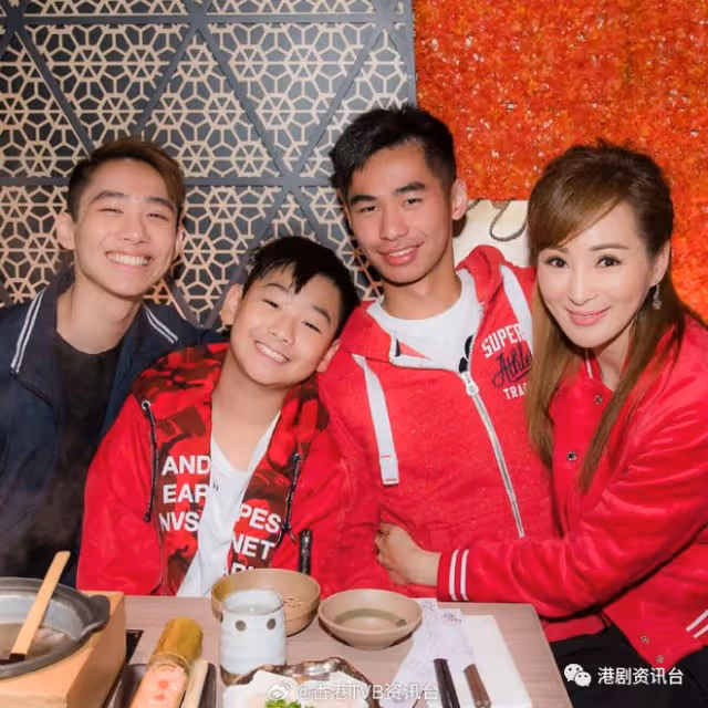 58歲羅霖兩子愈大愈俊朗！大仔似劉俊謙17歲細仔漸甩少年味