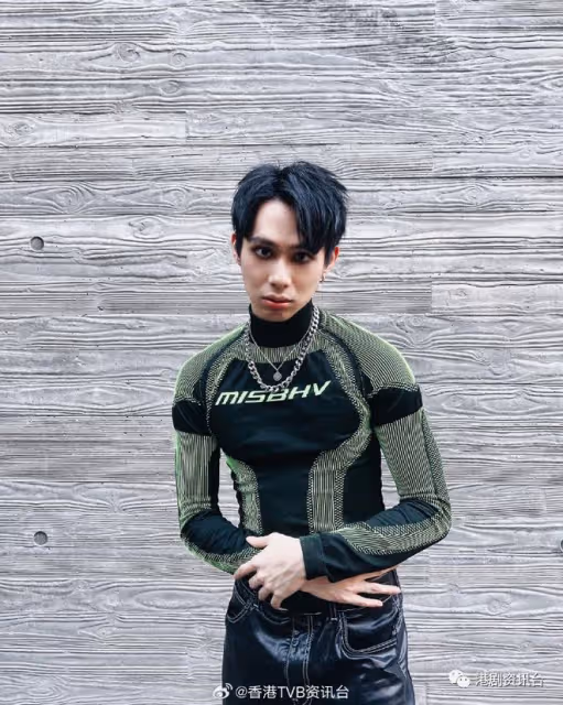 58歲羅霖兩子愈大愈俊朗！大仔似劉俊謙17歲細仔漸甩少年味
