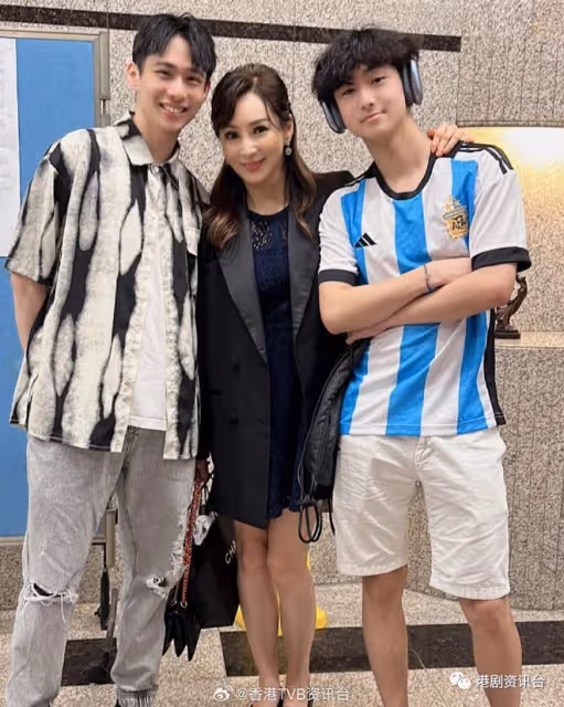 58歲羅霖兩子愈大愈俊朗!大仔似劉俊謙17歲細仔漸甩少年味