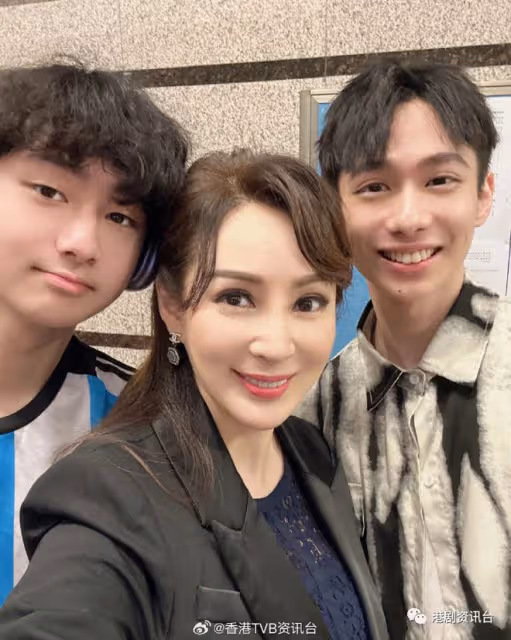 58歲羅霖兩子愈大愈俊朗!大仔似劉俊謙17歲細仔漸甩少年味