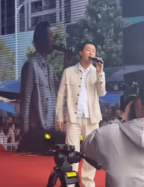 林峯內地登台近照曝光!被指髮際線後移,顯現老態!