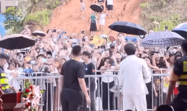 林峯內地登台近照曝光!被指髮際線後移,顯現老態!