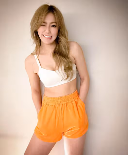 離婚9個月，38歲女星官宣新戀情！緊貼男友大秀恩愛，否認當小三