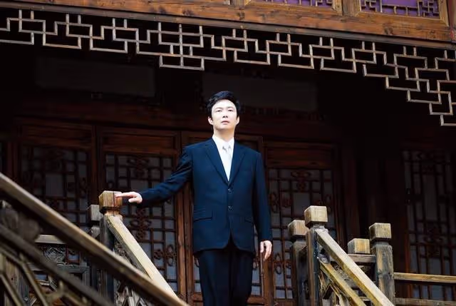 67歲費玉清頻頻被曝病危,私生子現身爭財產,黃安氣憤回應曝真相