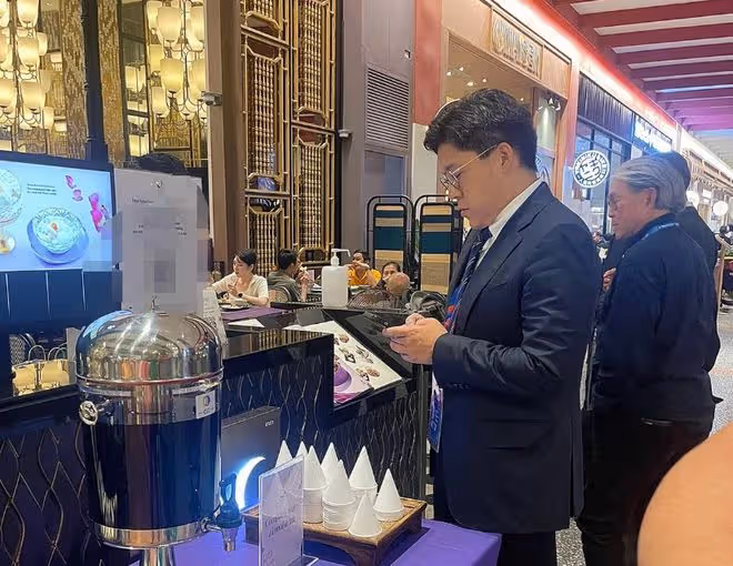 霍啟剛現身平價飯館,與父共進晚餐,低調待人贏好評,郭晶晶缺席