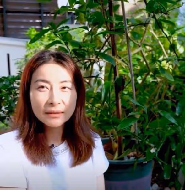 霍啟剛現身平價飯館,與父共進晚餐,低調待人贏好評,郭晶晶缺席