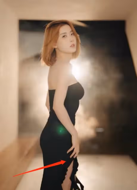 網紅聶小雨赴韓拍片,穿抹胸裙高開叉被疑擦邊,網友:早該封殺