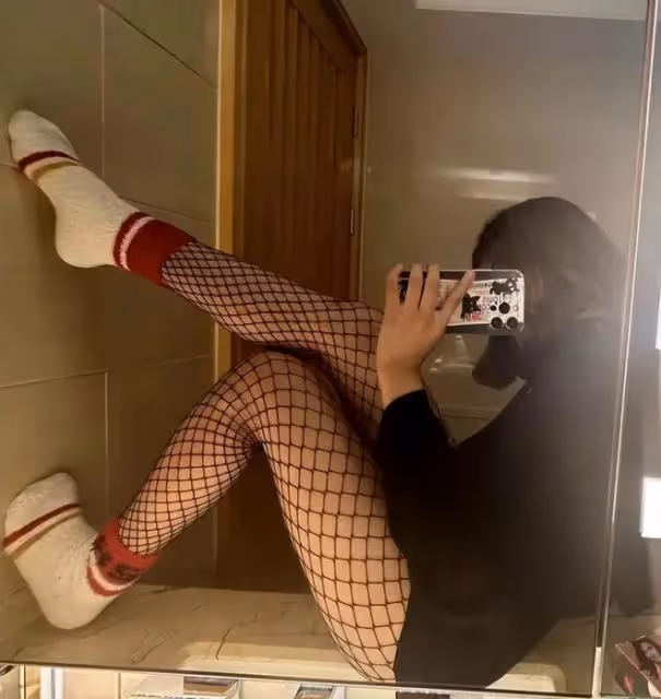賈靜雯18歲大女兒曬近照，梧桐妹濃妝艷抹戴鼻環，成熟有個性