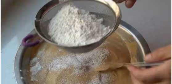 暄軟香甜的紅棗核桃蛋糕,成本幾元,做法簡單,補血補腦超營養~