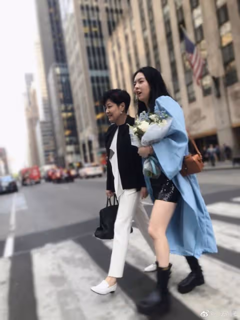 李詠21歲女兒演員出道,高學歷精通五國語言,高顏值被贊電影臉