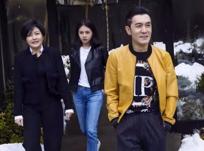 李詠21歲女兒演員出道,高學歷精通五國語言,高顏值被贊電影臉
