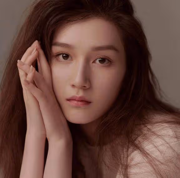 陳思誠攜阮巨做美容,男方身材圓潤顯富態,相差21歲被指像父女