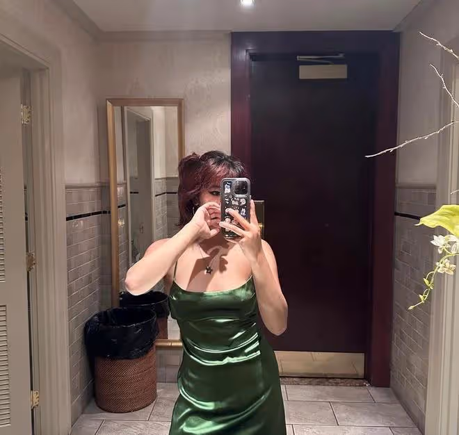 賈靜雯大女兒曬近照,剛滿18歲戴鼻環引熱議,繼父自稱也管不了