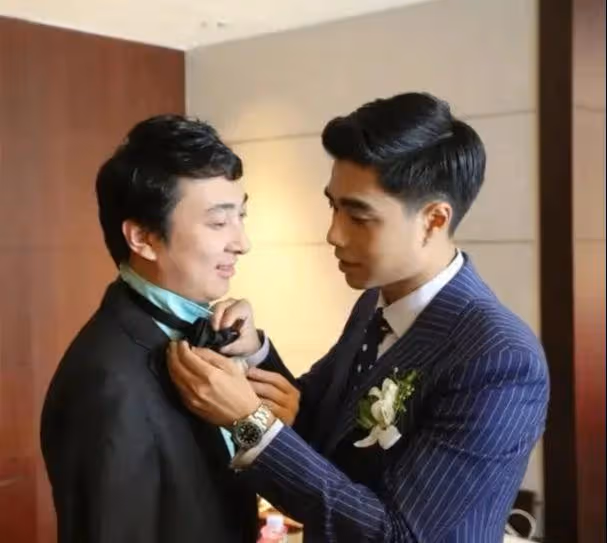 王健林:看不到希望了?王思聰再一次當伴郎,女友成群就是不結婚