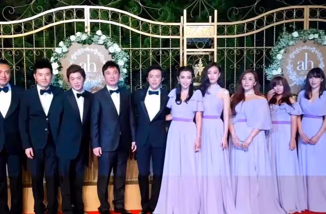 王健林:看不到希望了?王思聰再一次當伴郎,女友成群就是不結婚