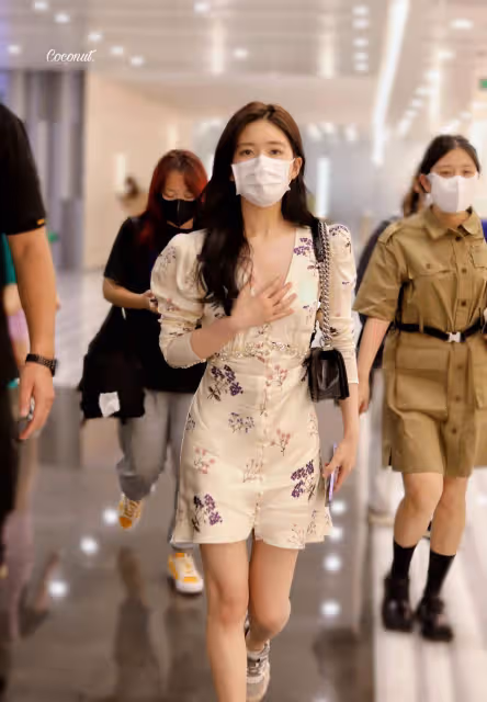 微胖+圓臉如何穿?趙露思10套甜美顯瘦搭配教會你
