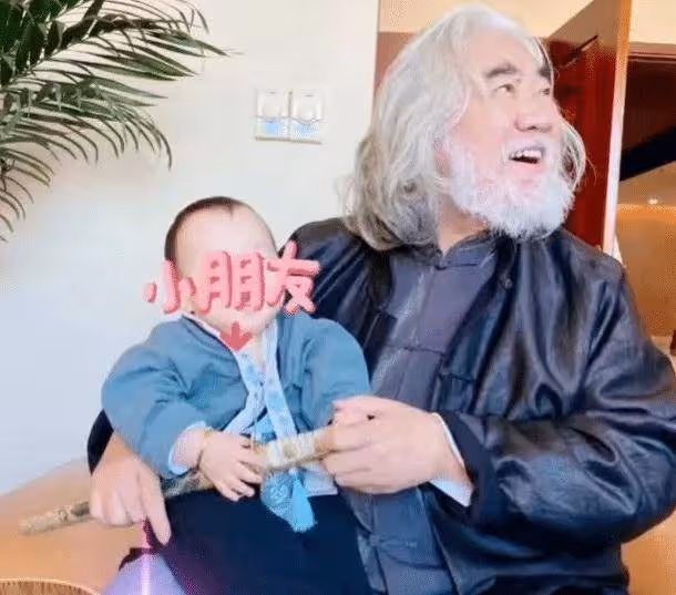 看看娛樂圈中的老夫少妻,最厲害的結婚3次,81歲才有女兒