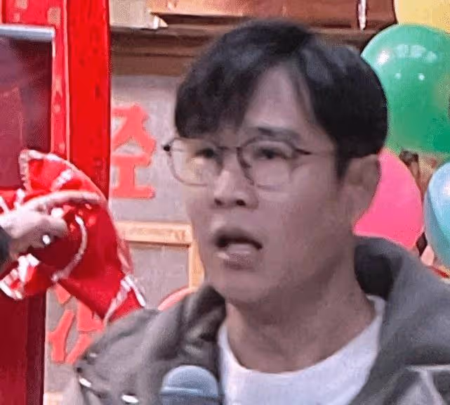 小瀋陽曬父女寫真！15歲女兒身高直追爸爸，容顏變化大有望成超模