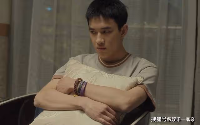 《追光的日子》裝了三年大哥,王放的真面目,被一條卡通內褲撕碎了