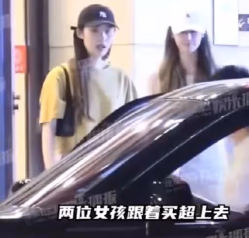 7月10日,買超被曝大瓜!同時和兩個身材火辣穿著清涼的美女約會