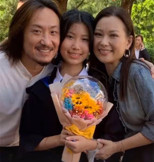 鄭中基夫婦出席女兒畢業禮!愛女讀名校可愛像爸爸,一年學費9萬