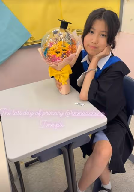 鄭中基夫婦出席女兒畢業禮!愛女讀名校可愛像爸爸,一年學費9萬