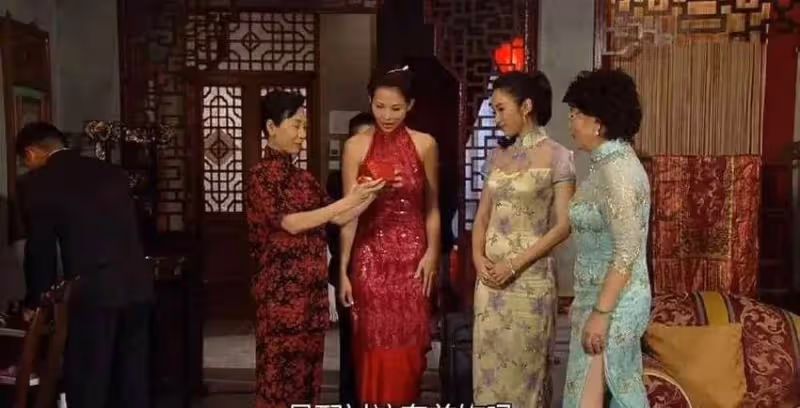 當42歲張柏芝跟51歲黎姿站在一起,我才徹底明白誰是香港第一美女