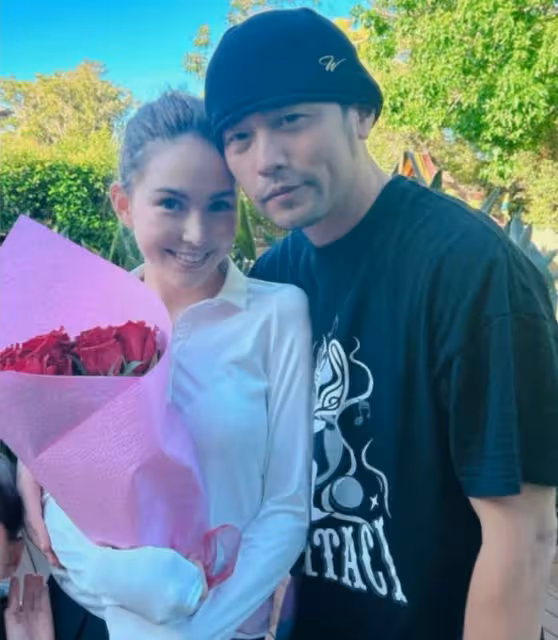 周杰倫老婆曬近照,昆凌穿泳裝秀美背,蜂腰翹臀不像三娃辣媽