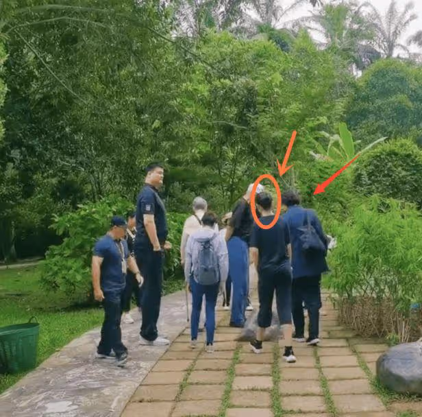 姚明一家現身雲南旅遊，13歲姚沁蕾身高超媽媽，住千元酒店好闊氣