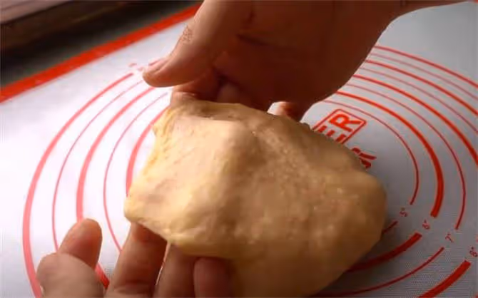 麵包店人人必點的椰蓉麵包，在家教會你，濃郁椰子味讓人慾罷不能