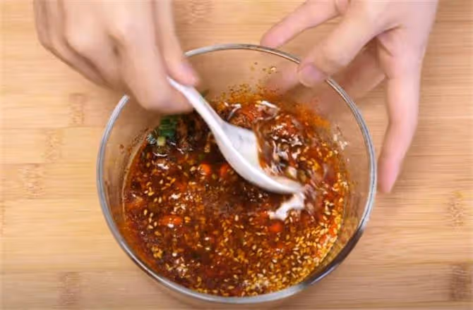 餃子蘸汁只放醋?教你在家做萬能蘸料汁,蘸啥都好吃