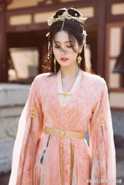 《長月燼明》暗自發糖，澹臺燼偷偷穿情侶裝，葉夕霧的服飾有講究