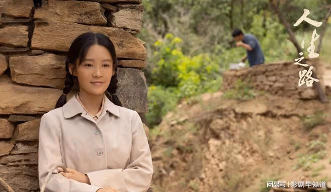 《人生之路》改編極大，不願脫下長衫的高加林，變成勵志農村青年