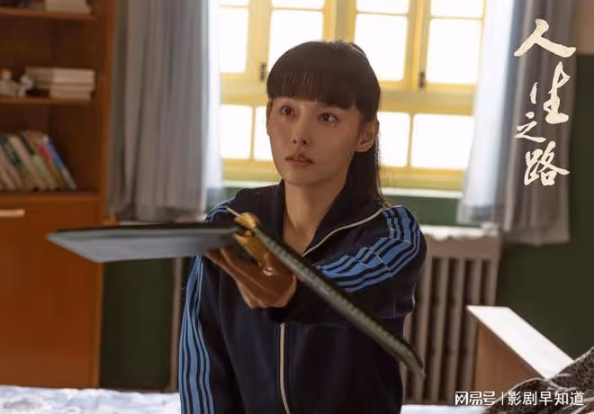 《人生之路》改編極大，不願脫下長衫的高加林，變成勵志農村青年
