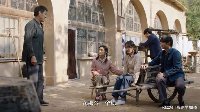 《人生之路》改編極大，不願脫下長衫的高加林，變成勵志農村青年