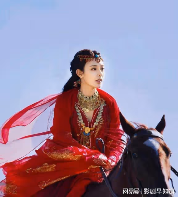《春閨夢裡人》造型太拉胯,影響彭小苒的顏值,「喪葬風」天花板