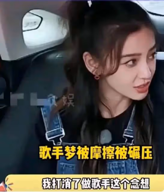 baby私人晚宴表演畫面曝光，現場演唱英文歌曲，唱功遭網友吐槽